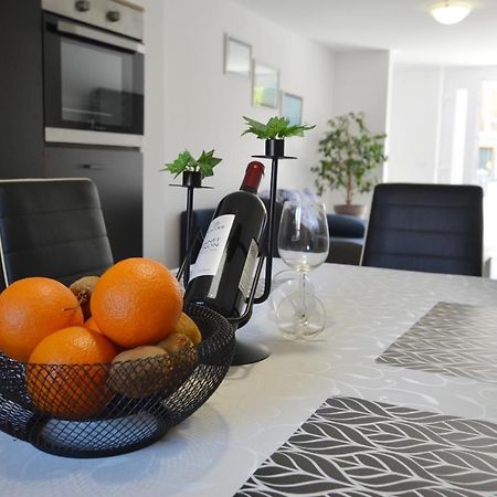 Katy Apartment Ровинь Экстерьер фото