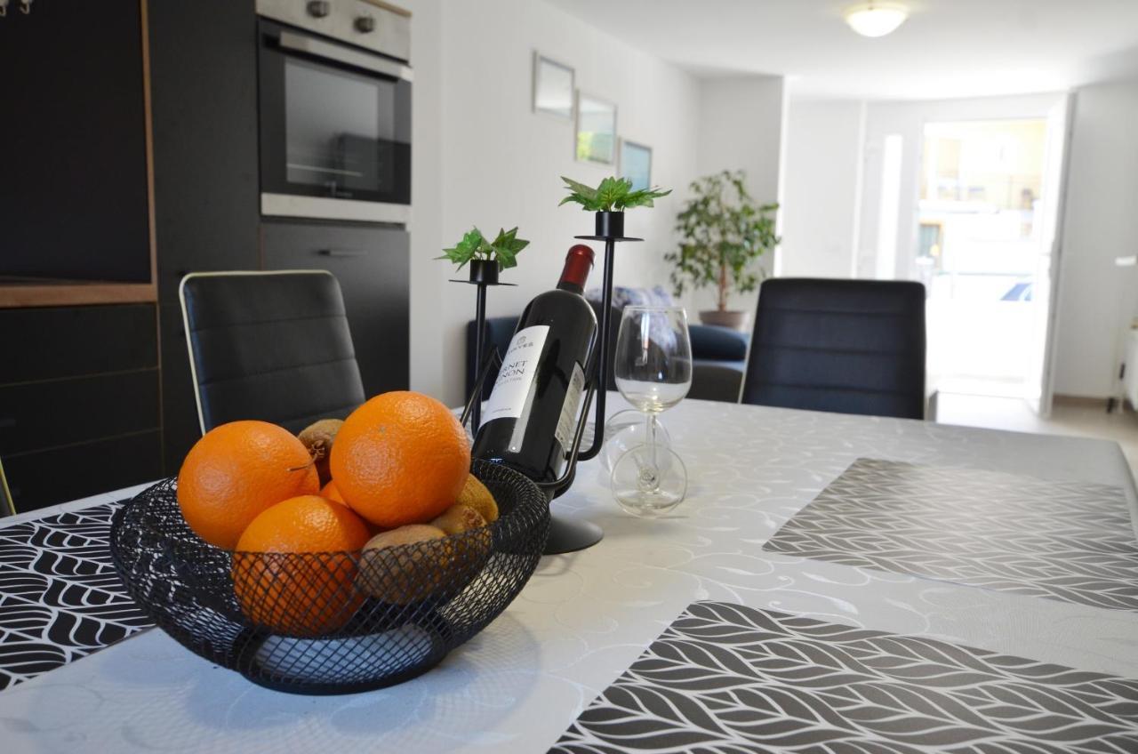 Katy Apartment Ровинь Экстерьер фото