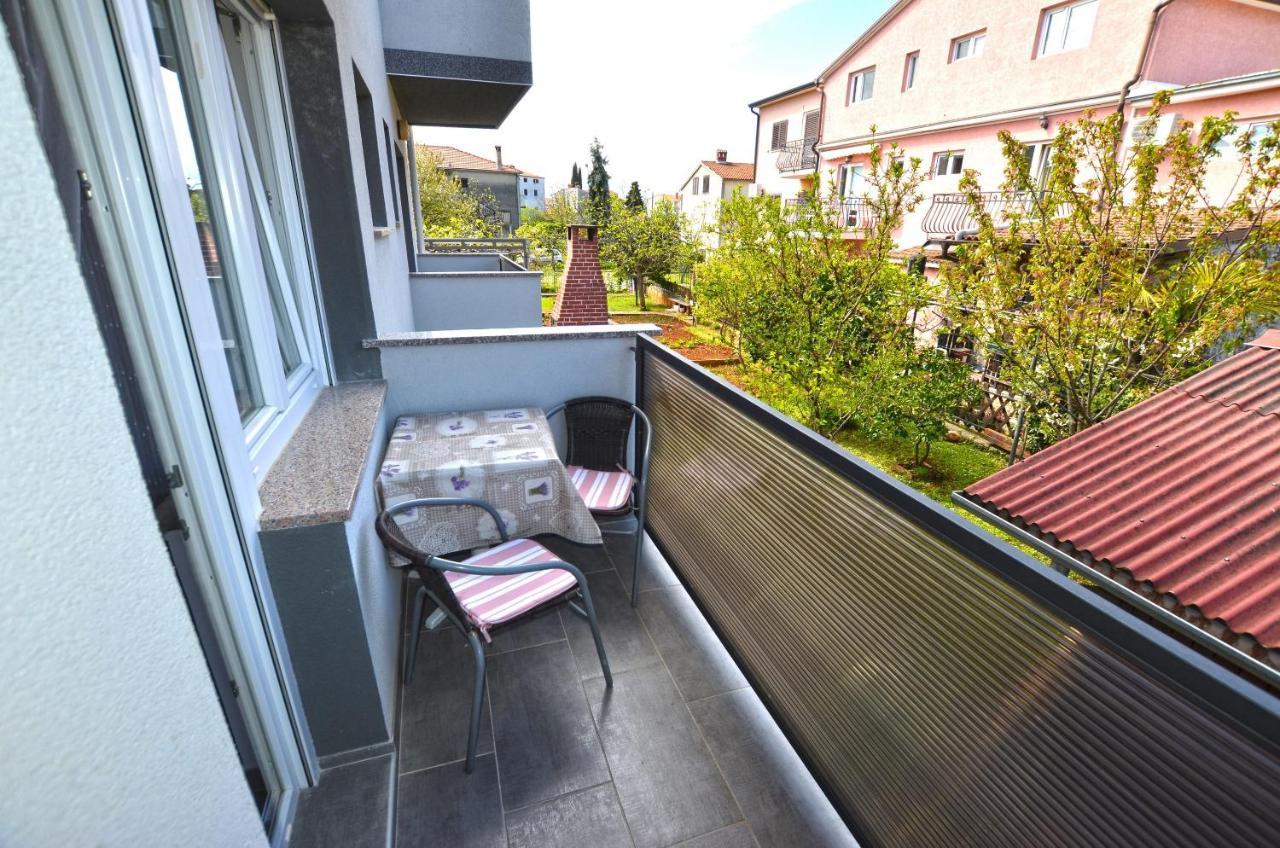 Katy Apartment Ровинь Экстерьер фото