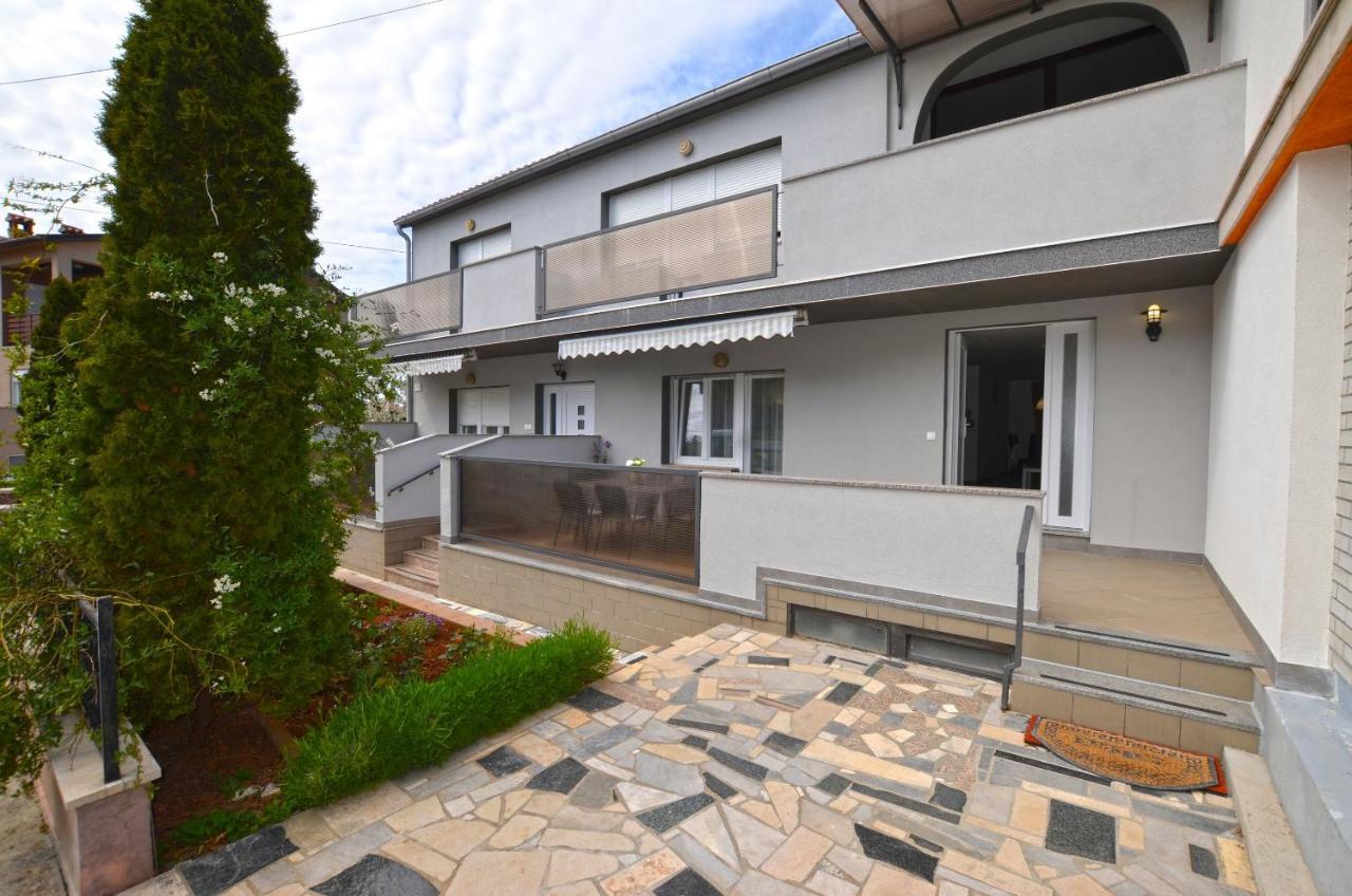 Katy Apartment Ровинь Экстерьер фото