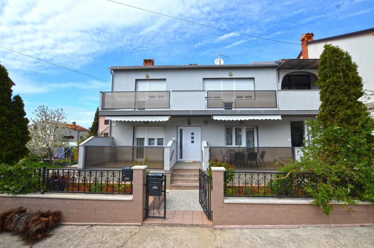 Katy Apartment Ровинь Экстерьер фото