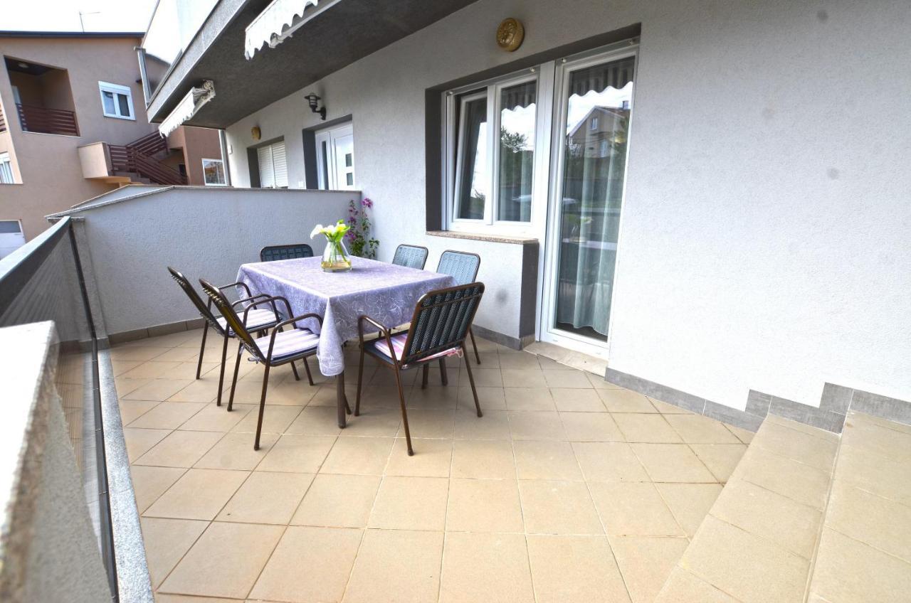 Katy Apartment Ровинь Экстерьер фото
