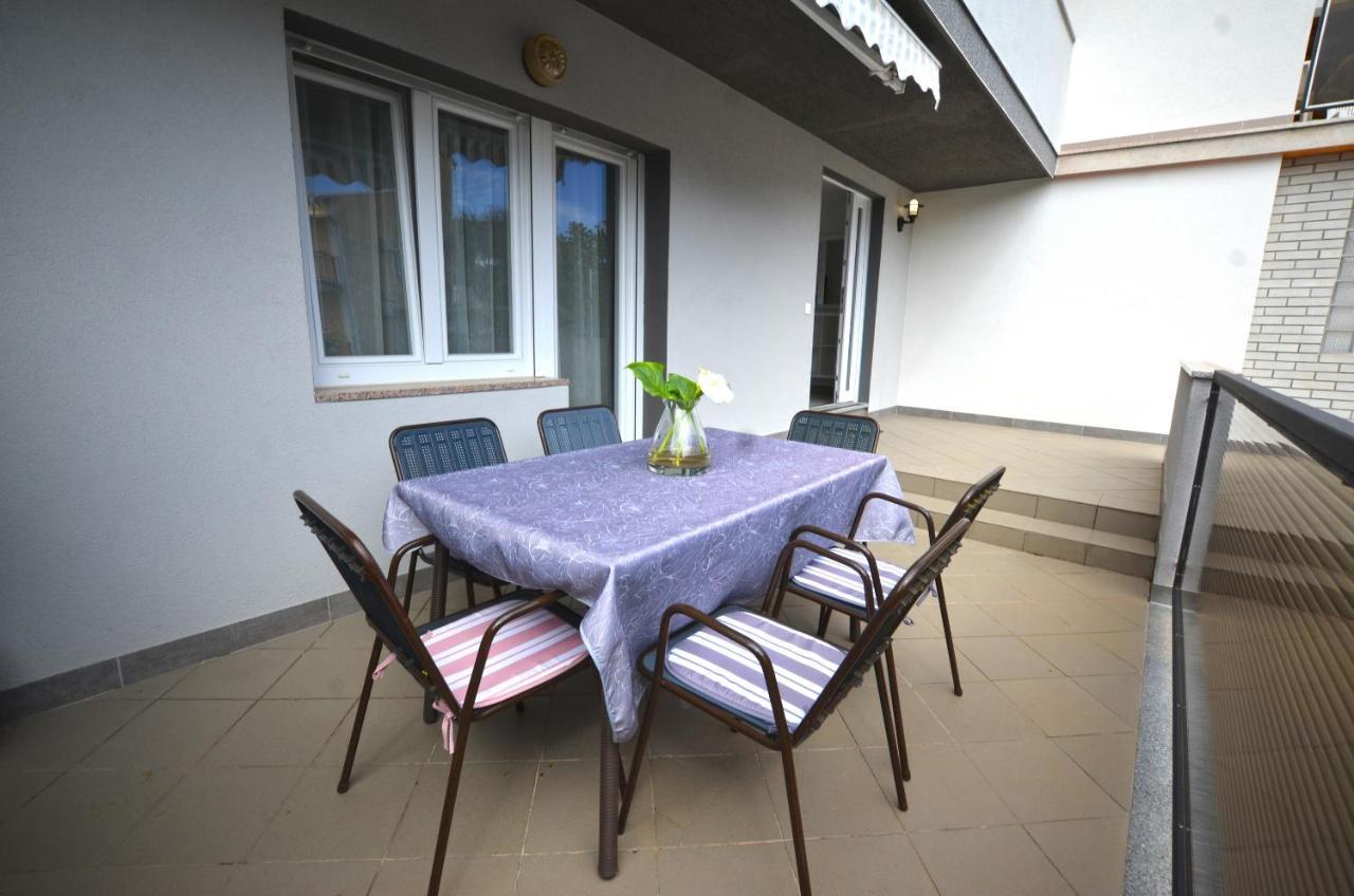 Katy Apartment Ровинь Экстерьер фото