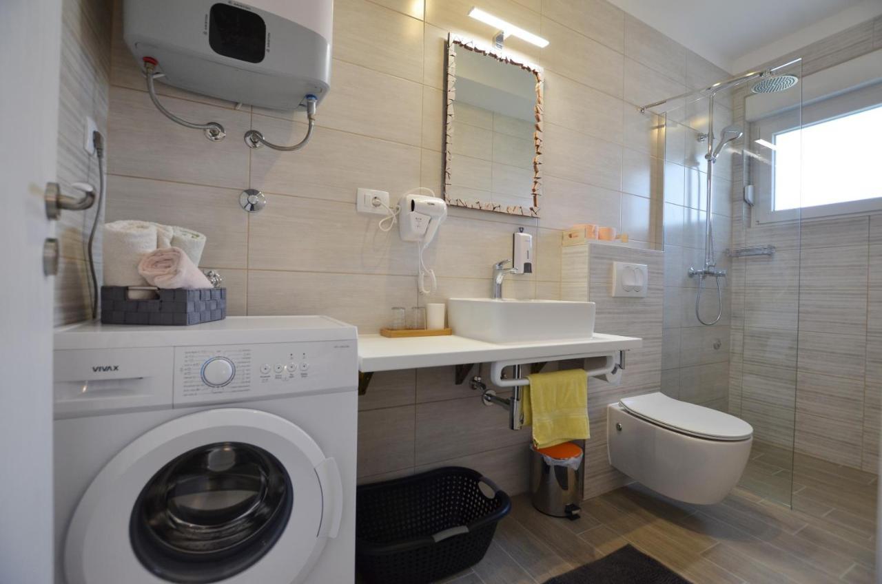 Katy Apartment Ровинь Экстерьер фото